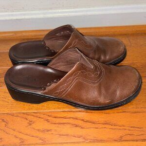 Clarks Brown Leather Clogs Mules Woman Size 8 Excellent